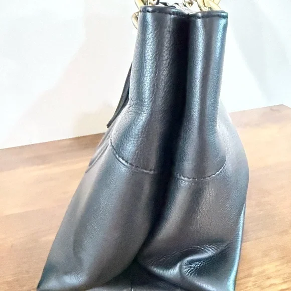 Mario Valentino Black Leather Shoulder Bag with Gold Chain - Picture 9 of 15